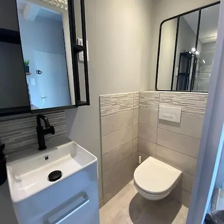 Industriel Proche Gare Apartman